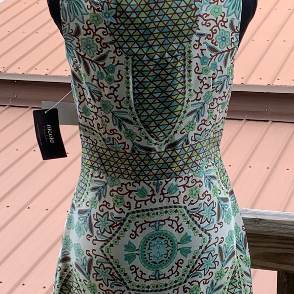 Sleeveless Dress - Picture 6 of 13